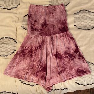Maroon tie dye strapless romper